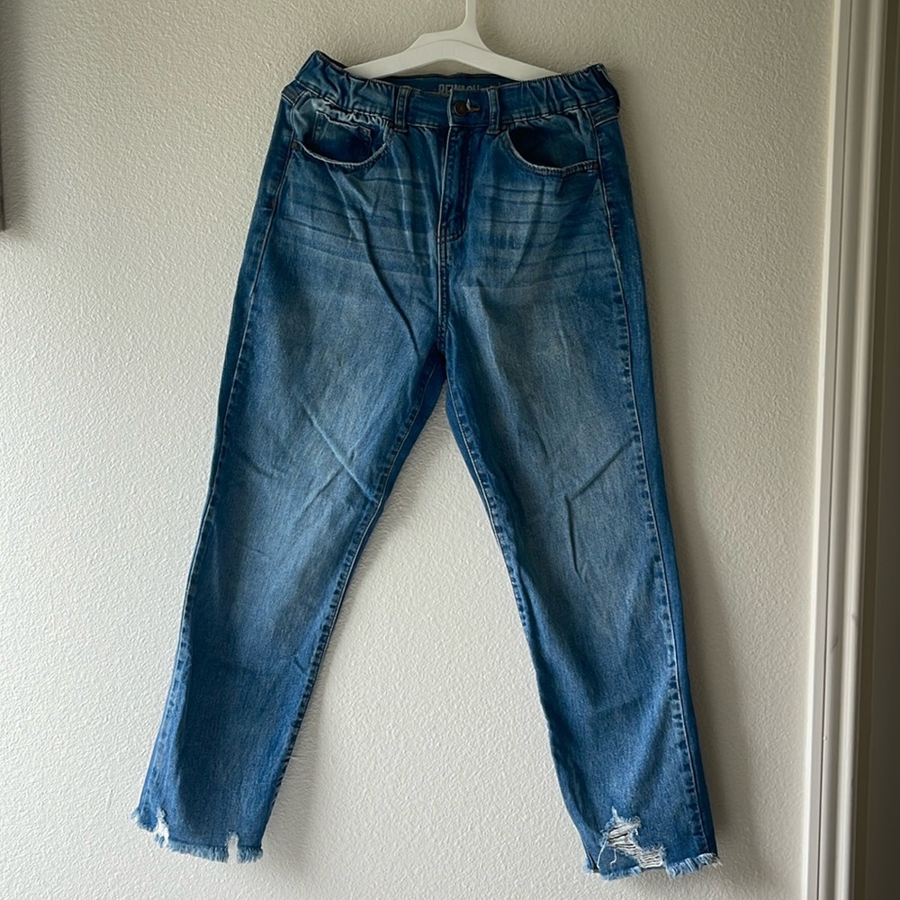 (3 for $19) Beautiful high waisted Rewash jeans. Size 29
